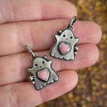 Load image into Gallery viewer, Queen Conch Shell Heart Ghostie Charm {B} / No Chain