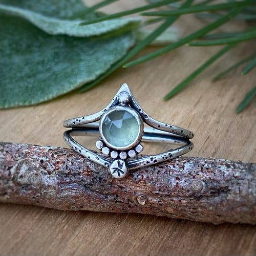 Prehnite Pointy Ring / Size 10 - 10.25