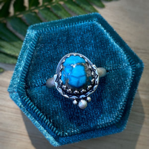 Mineral Park Turquoise Mini Statement Ring / Size 7.75