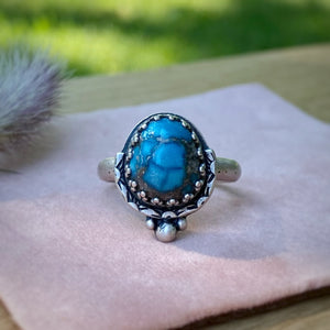 Mineral Park Turquoise Mini Statement Ring / Size 7.75