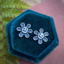 Load image into Gallery viewer, Smiley Flower Stud Earrings