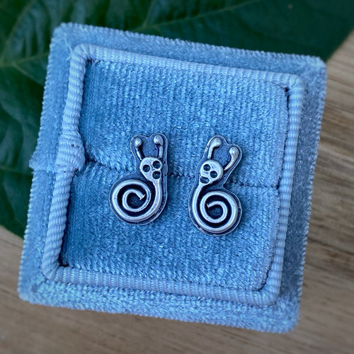 Snail Stud Earrings {B}