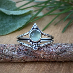 Prehnite Pointy Ring / Size 10 - 10.25