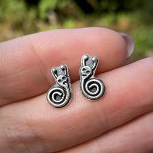 Snail Stud Earrings {B}