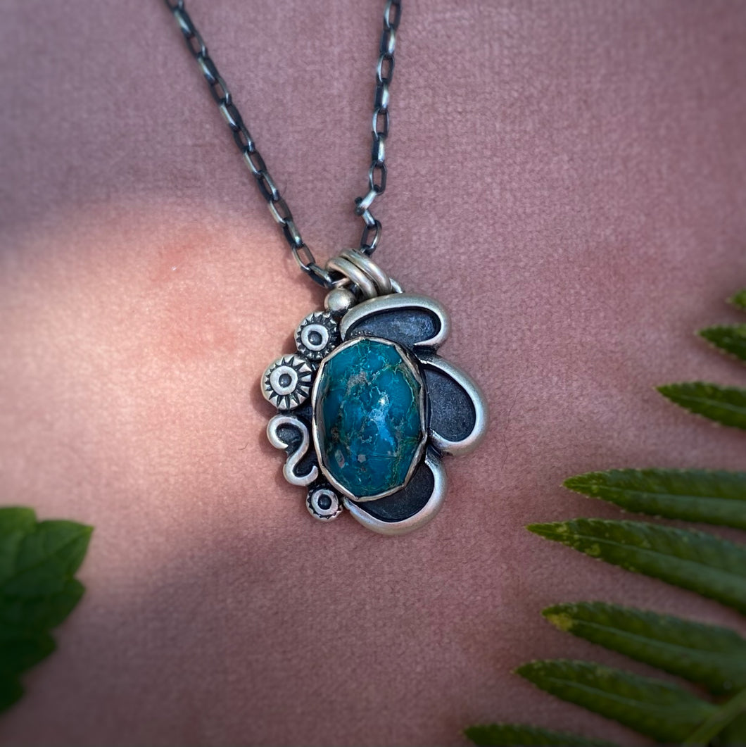 Mineral Park Turquoise Asymmetrical Necklace / 18”