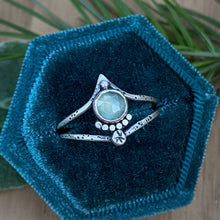 Load image into Gallery viewer, Prehnite Pointy Ring / Size 10 - 10.25