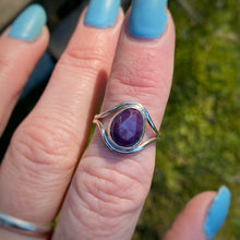 Load image into Gallery viewer, Rose Cut Silk Ruby Sapphire Eye Ring / 6.5 - 6.75
